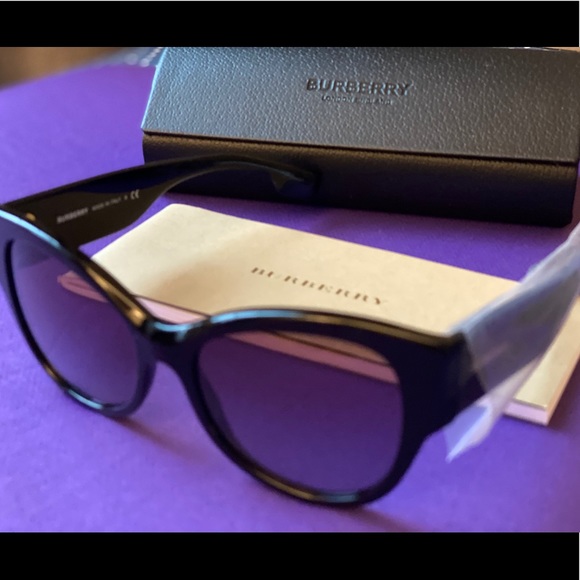 Burberry Accessories - Burberry Sunglasses